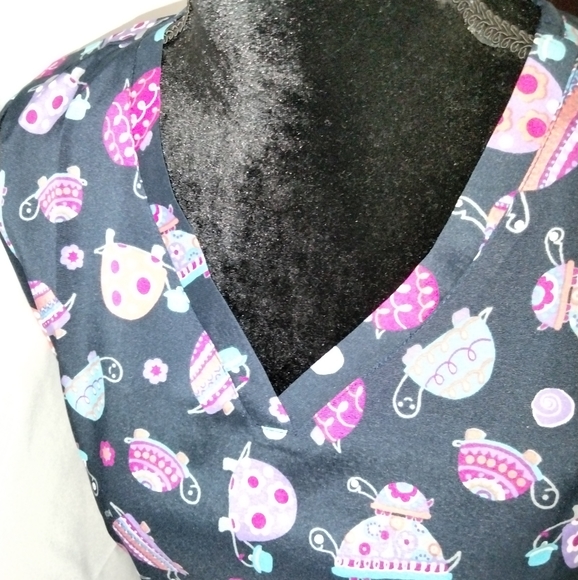 KOI BASICS LESLIE SCRUB TOP - Picture 7 of 9